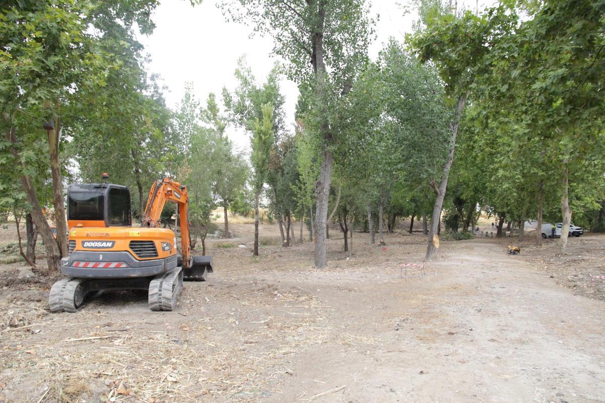 Trabajos que se están llevando a cabo en el parque del cascajar de Lucena.