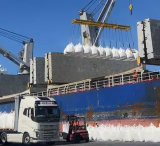 El puerto de Cartagena mueve 23.000 toneladas de azúcar