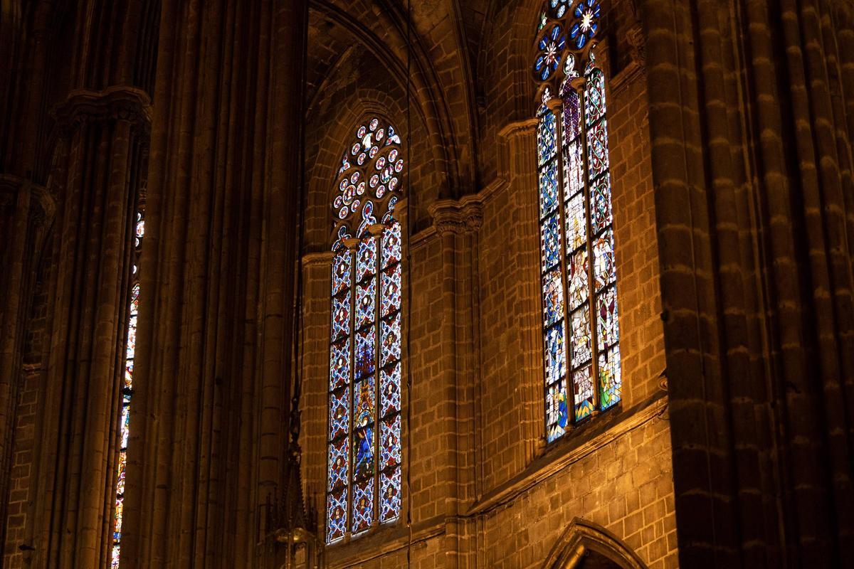 Inauguran los vitrales del ábside restaurados de la catedral de Barcelona