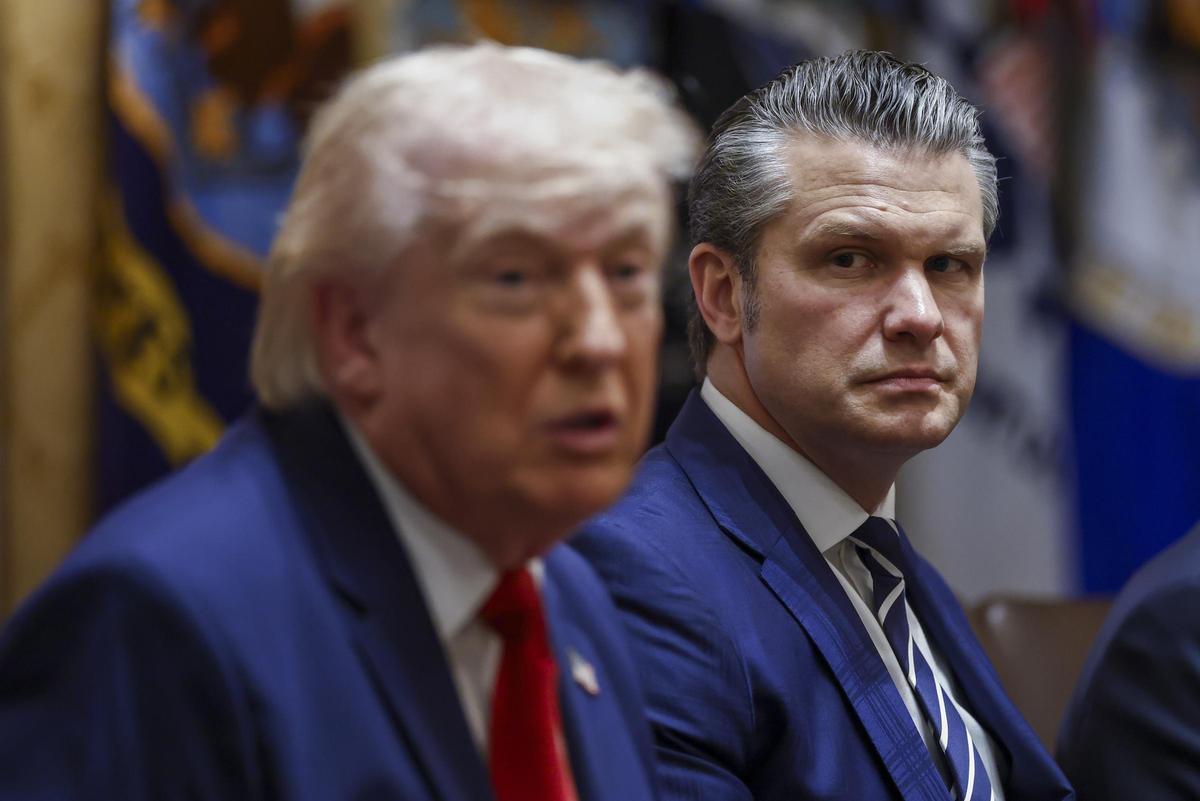 El presidente de EEUU, Donald Trump, y el Secretario de Guerra, Pete Hegseth.