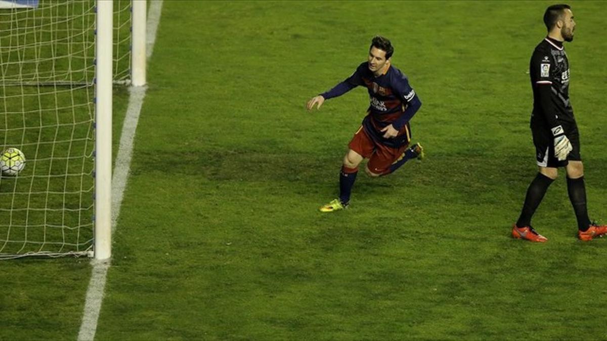 Messi, celebrando uno de sus tres goles en Vallecas.