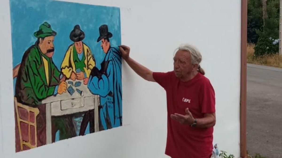 González ‘Picasso’ da los remates finales a su último mural.