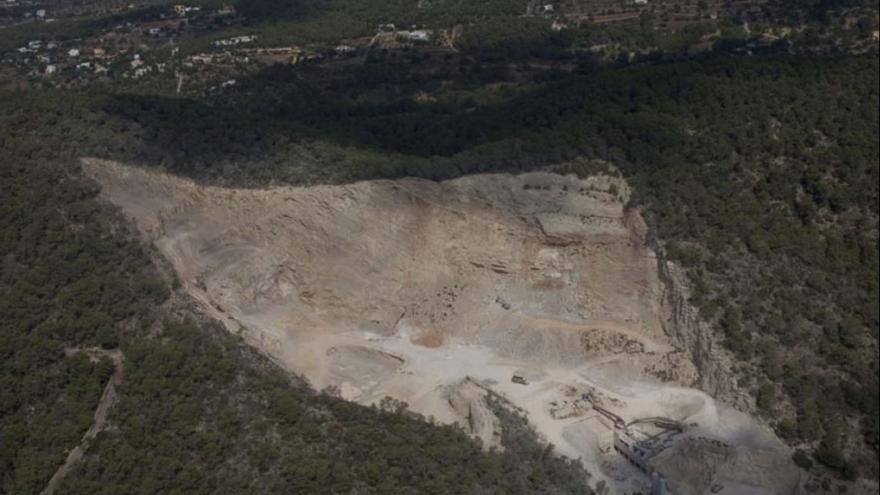 Los vecinos de la cantera de ses Planes critican las «carencias» del proyecto de las plantas de asfalto y hormigón