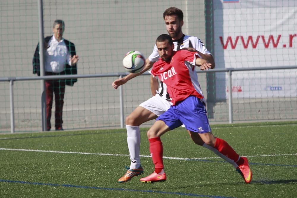 Los redondelanos se impusieron por 2-1 al Badajoz gracias a los goles de Comis y Fer.