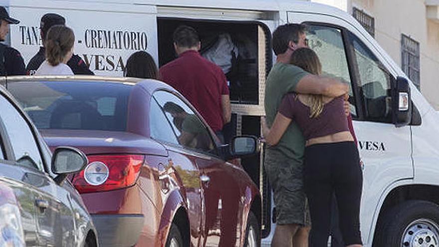 Escenas de dolor en Canteras junto al lugar del crimen.