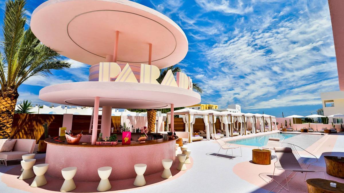 Hoteles que parecen sets de peli: estos alojamientos te van a salir en todos los reels este verano