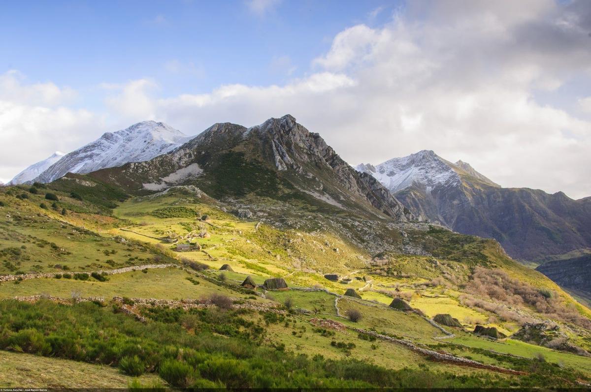 Ruta de la Braña de Mumián, en Somiedo (Asturias)