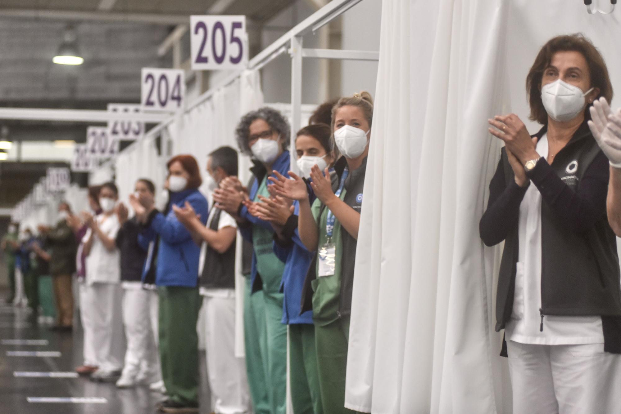 Aplauso de sanitario a los enfermeros del COVID-19 en Expocoruña