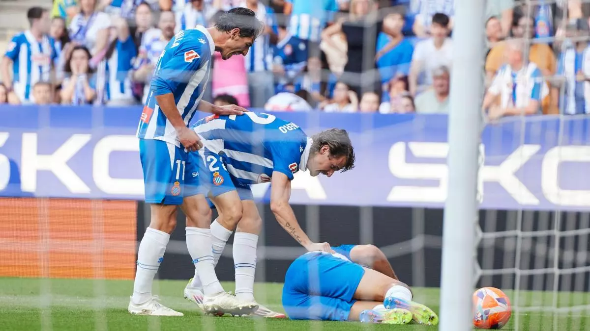Un pol谷mico penalti da la salvaci車n al Espanyol