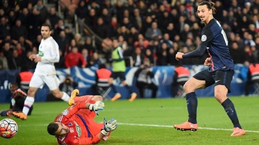 Ibrahimovic se exhibe ante el Lyon