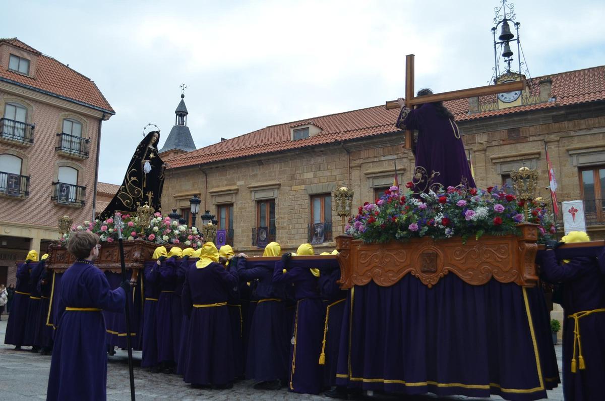 En encuentro en el centro de la Plaza Mayor.