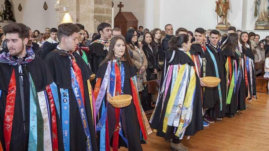 Los quintos de San Cristóbal en un momento de la ceremonia.