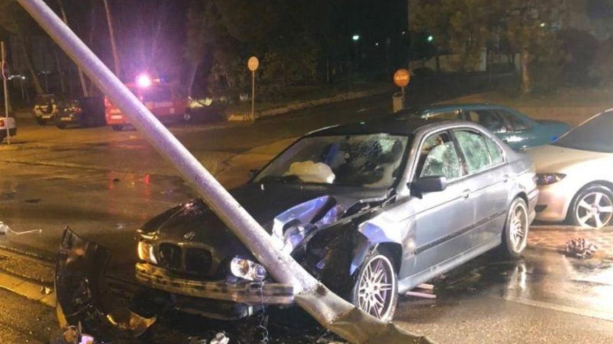 Un herido en un aparatoso accidente frente al Hospital San Jorge de Huesca