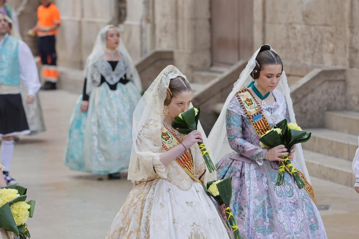 Todas las fotos de la Ofrenda del 18 de marzo por la calle San Vicente hasta la 17:30 horas Todas las fotos de la Ofrenda del 18 de marzo por la calle San Vicente hasta la 17:30 horas