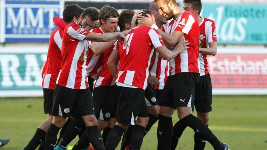 El Zamora C. F. celebra uno de los tres goles anotados ante el Mirandés B en el partido de ida.