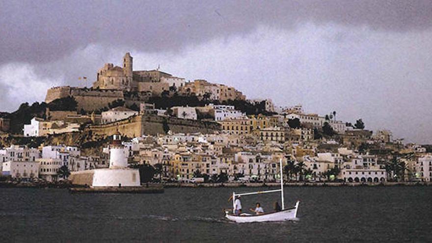 Ibiza desde la bocana del puerto.