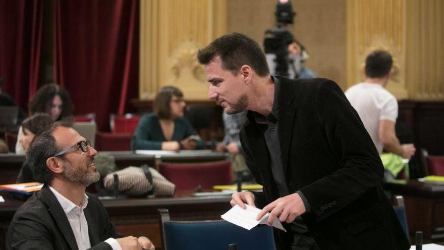 Pleno en el Parlament de día 4 de abril