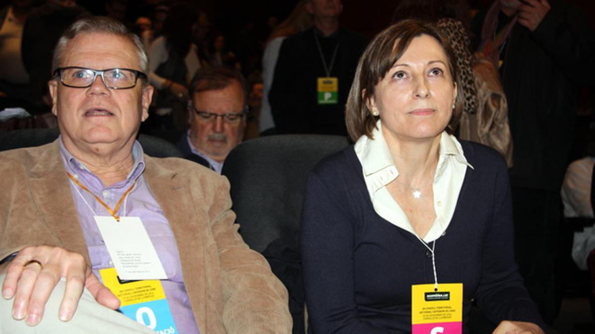 El vicepresidente y la presidenta de la ANC, Jaume Marfany y Carme Forcadell, este sábado en el Auditori de Cornellà.