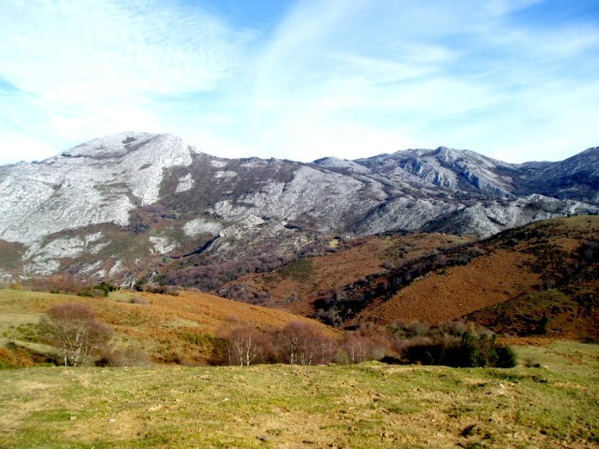 Vista del pico Caldoveiro, en Teverga.