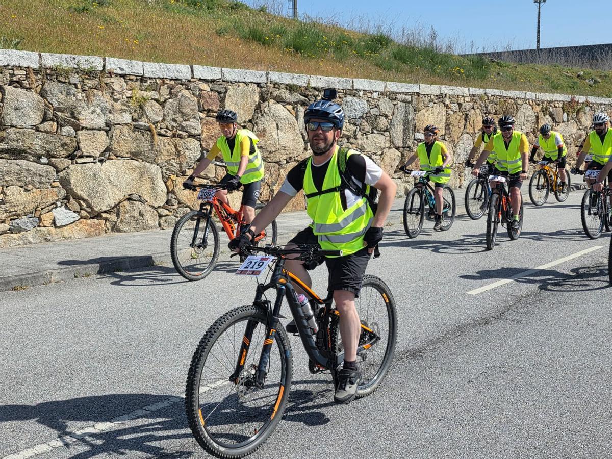 GALERÍA | El ciclismo y el Duero unen La Raya