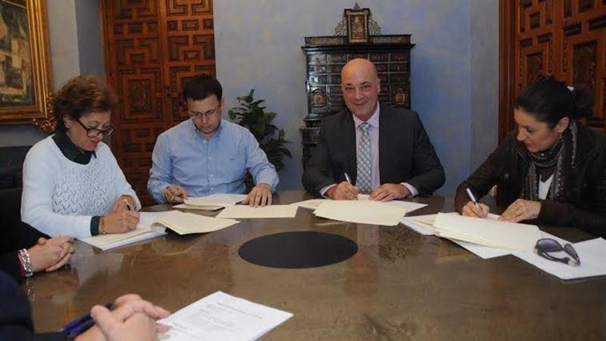 Diputación firma el convenio de Fomento y Colaboración con los municipios pendientes de documentación