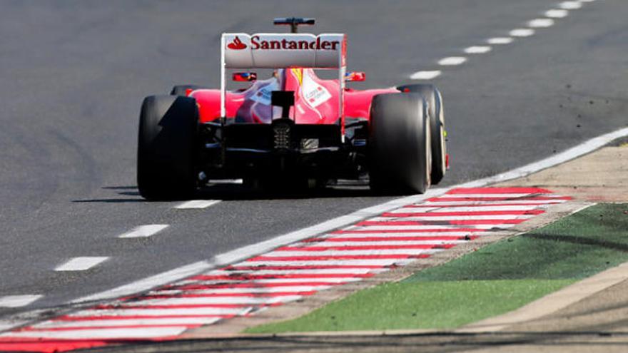 Alonso en la pista de Hungría