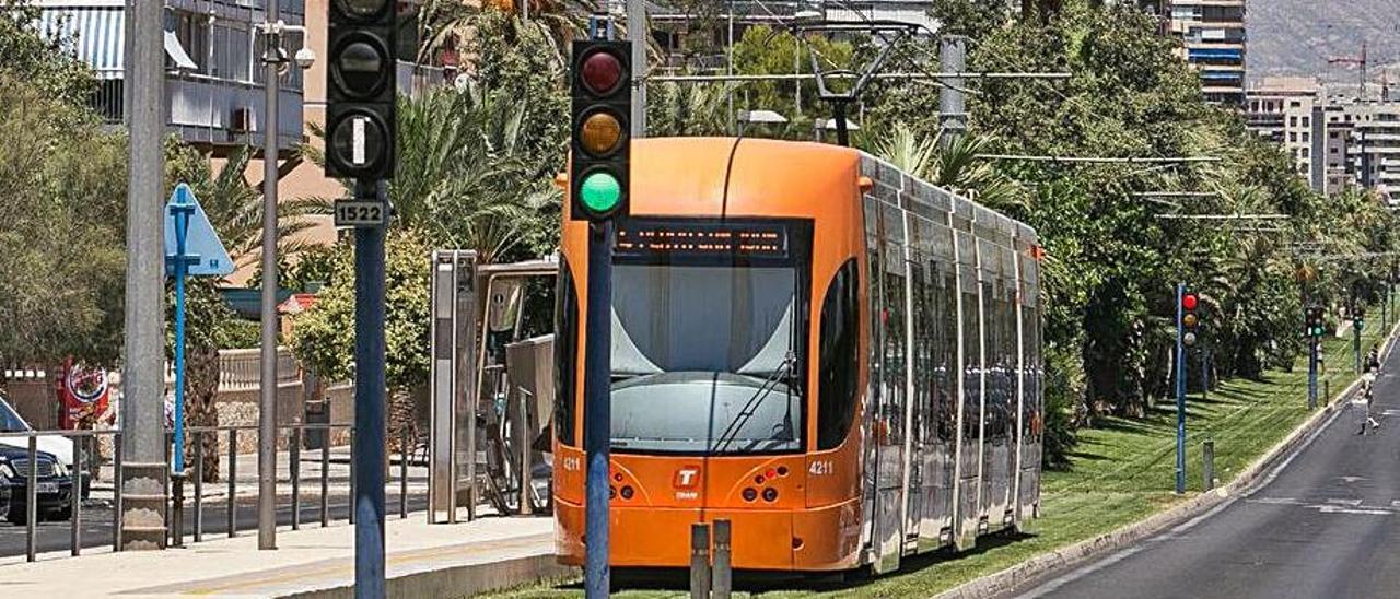 El TRAM en la playa de San Juan, en una foto de archivo.