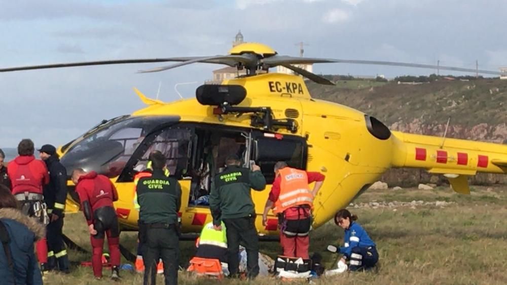 Rescate de Bomberos de Asturias en San Juan de Nieva.