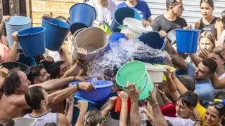 La "poalà" del Raval Roig "inunda" Alicante de ilusión