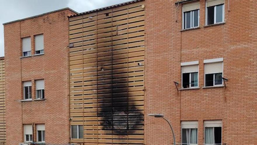 Vídeo | Así ha sido el incendio que se ha producido esta madrugada en La Paz, Badajoz