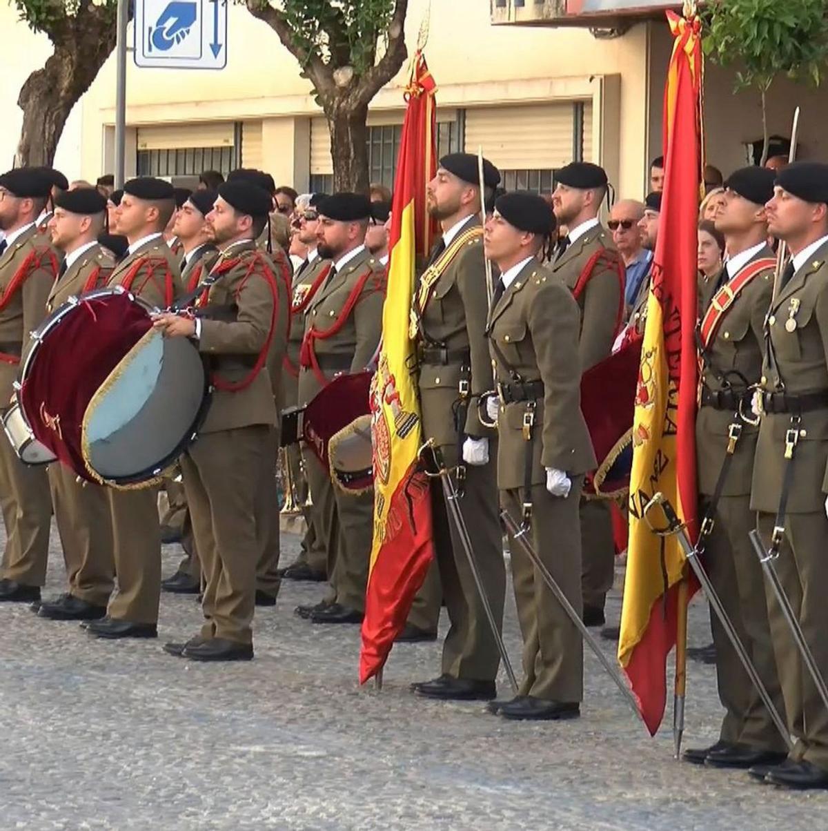 Bandera del regimiento La Reina 2, una de las enseñas del acto. | R.C.C.
