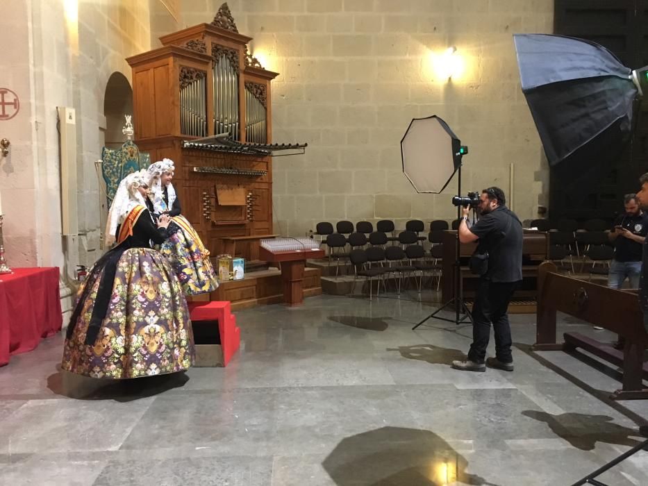 Aleida, Andrea y sus doce Damas visitaron a la patrona de Alicante, la Virgen del Remedio, gracias a la tradicional sesión de fotos