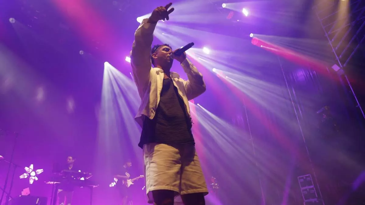 Gijón aguanta por Don Patricio: una hora de espera por problemas no puede con la fidelidad de sus fans