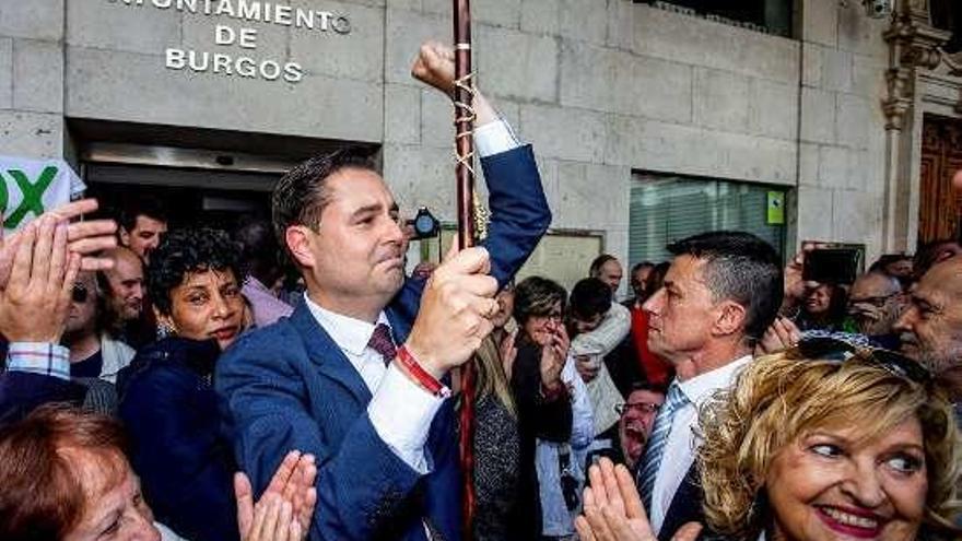 El socialista Daniel de la Rosa, investido alcalde de Burgos. // Efe