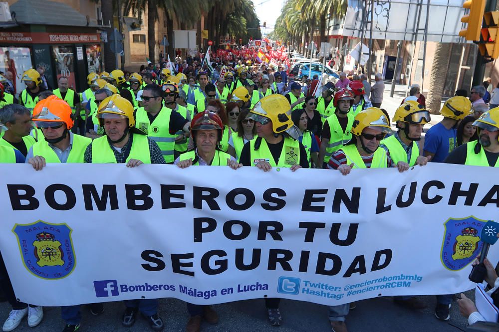 Miles de personas secundan en Málaga la marcha central del Primero de Mayo en Andalucía