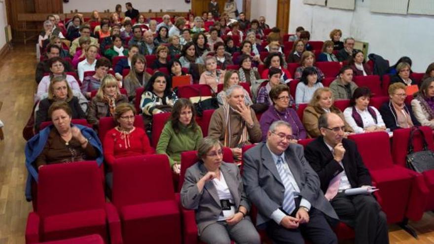 En primera línea, los doctores Anna María Cuscó, Ferrán J. García-Fructuosa y Cayetano Alegre de Miguel.