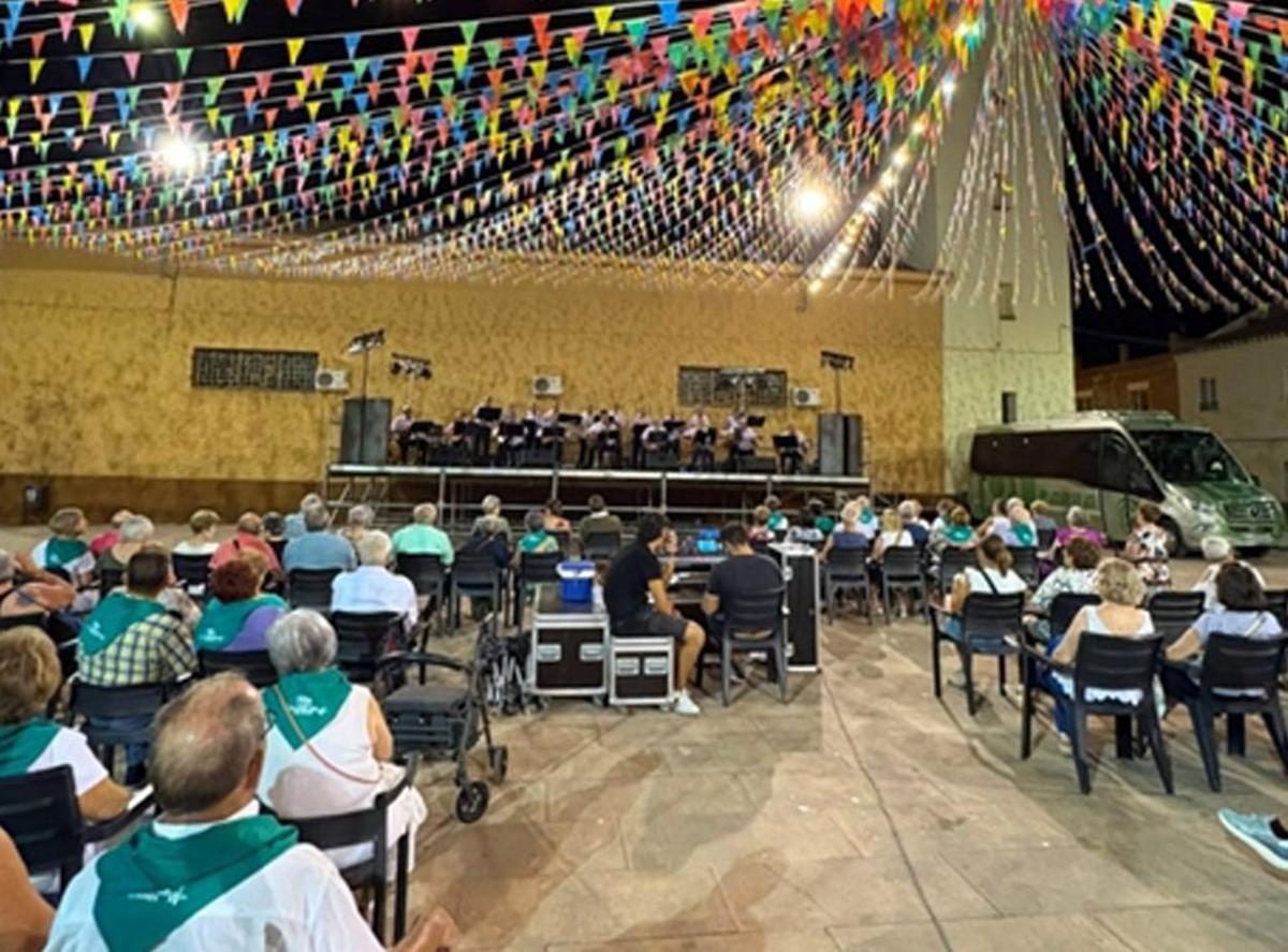 Presentación de las reinas de las fiestas.  | S.E: