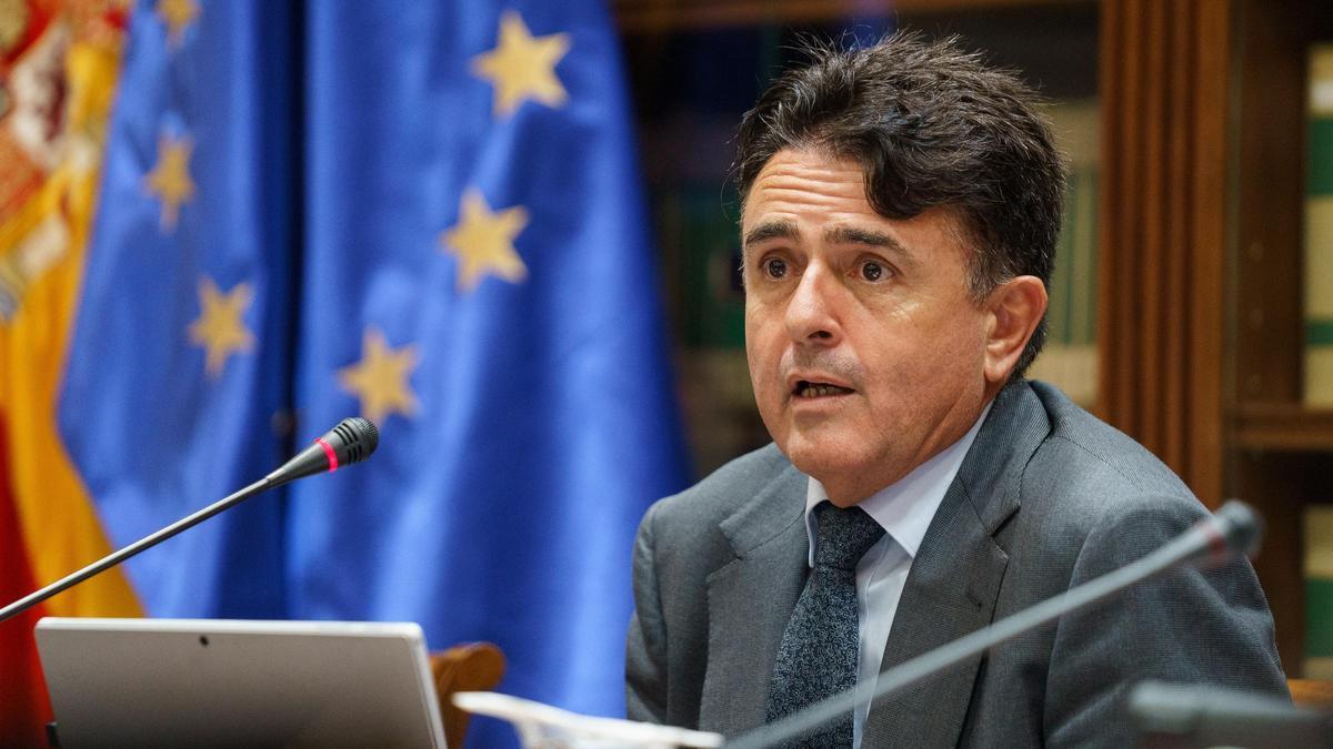 El presidente del TSJC, Juan Luis Lorenzo, en el Parlamento.