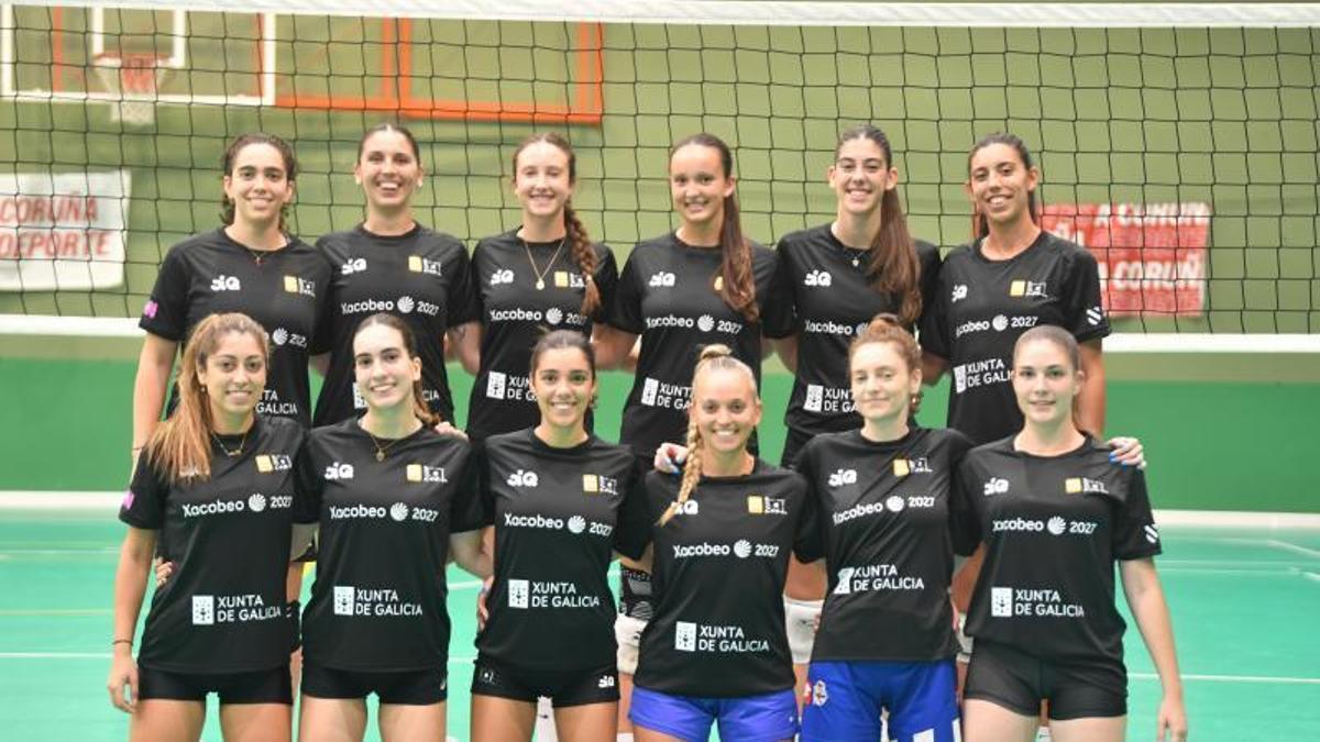 La plantilla del Zalaeta, en un entrenamiento en el Barrio de las Flores.