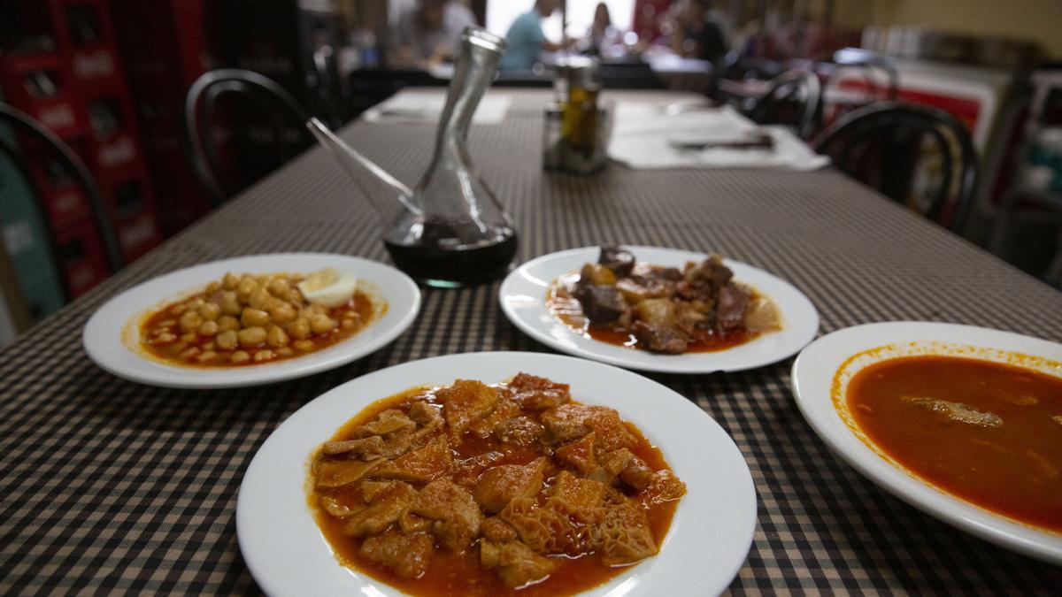 Platos para profesionales del cucharón de un clásico: Bar Gelida.