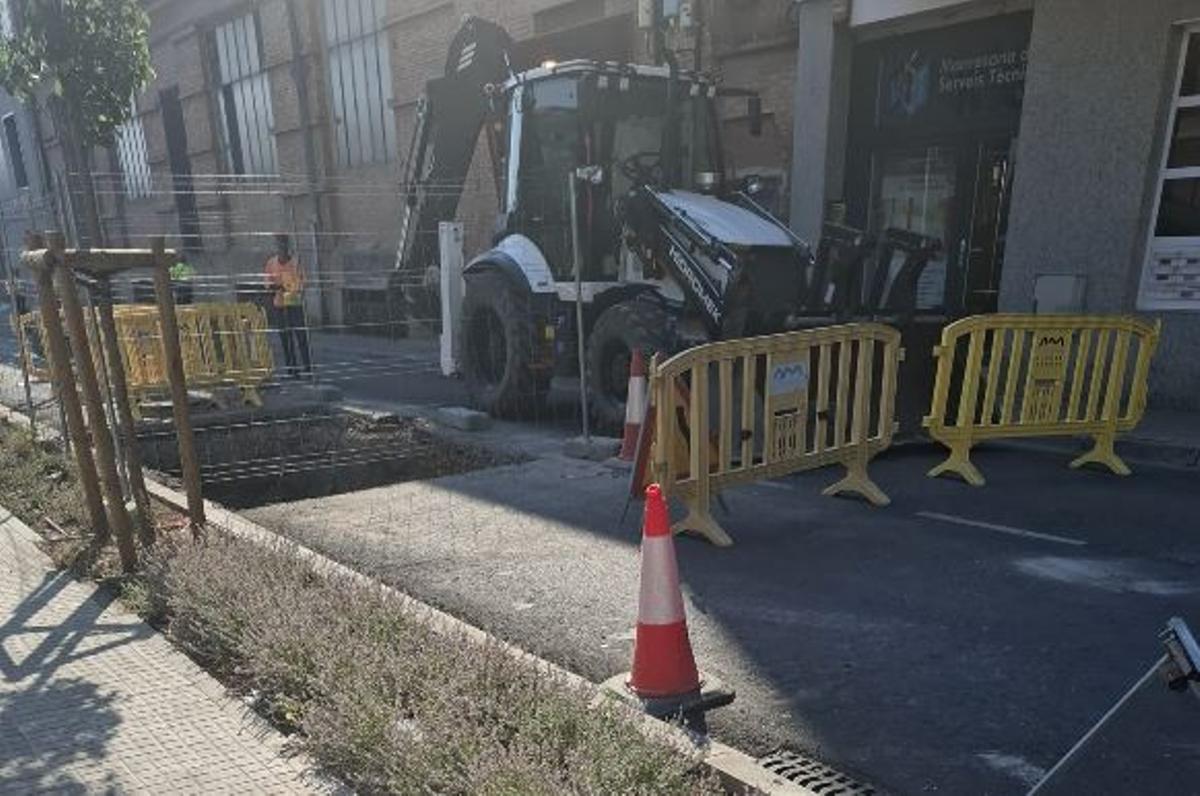 Fa uns dies va aparèixer un esvoranc que ara es repararà