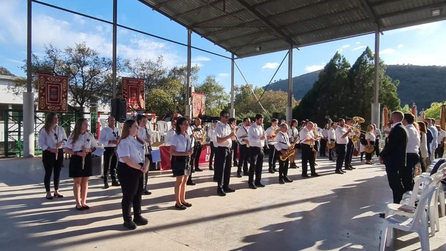 Azuébar vive la 24 Trobada de Bandes del Alto Palancia