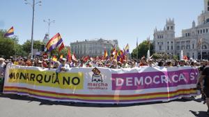 Miles de personas acuden en Madrid a la manifestación republicana estatal convocada por más de 130 organizaciones