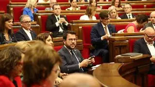 El Parlament hurga en la debilidad de Aragonès y somete a examen la amnistía