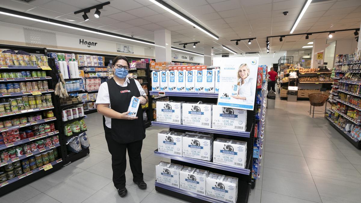 Imagen de la marca de leche canaria vendida en la cadena de supermercados.