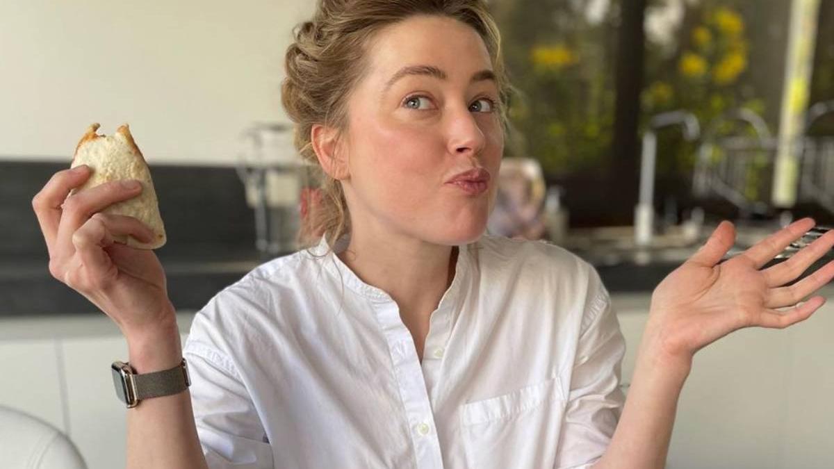 Amber Heard reaparece en Madrid con muletas tras sufrir una lesión
