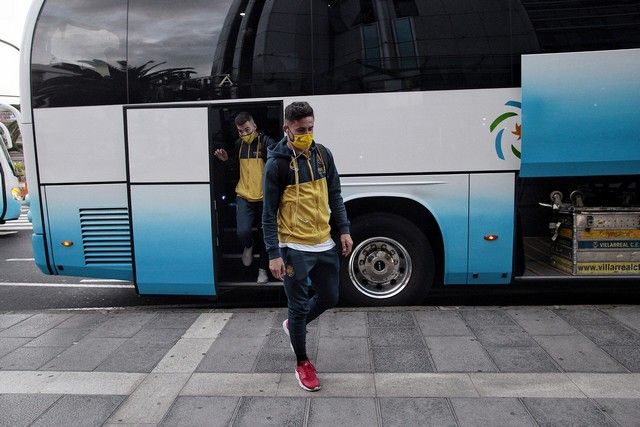 Llegada del Villarreal, oponente en la Copa del Rey del CD Tenerife, al Hotel Silken