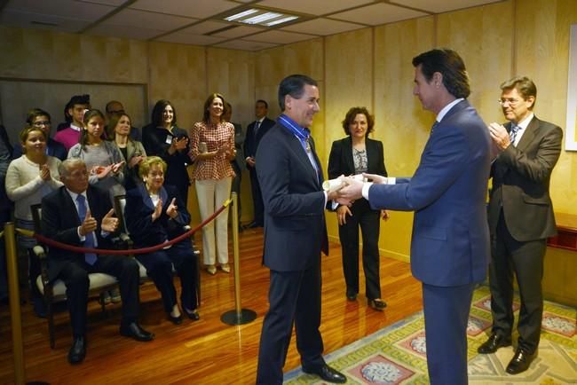 El canario Ángel García recibe la Orden al Mérito Civil