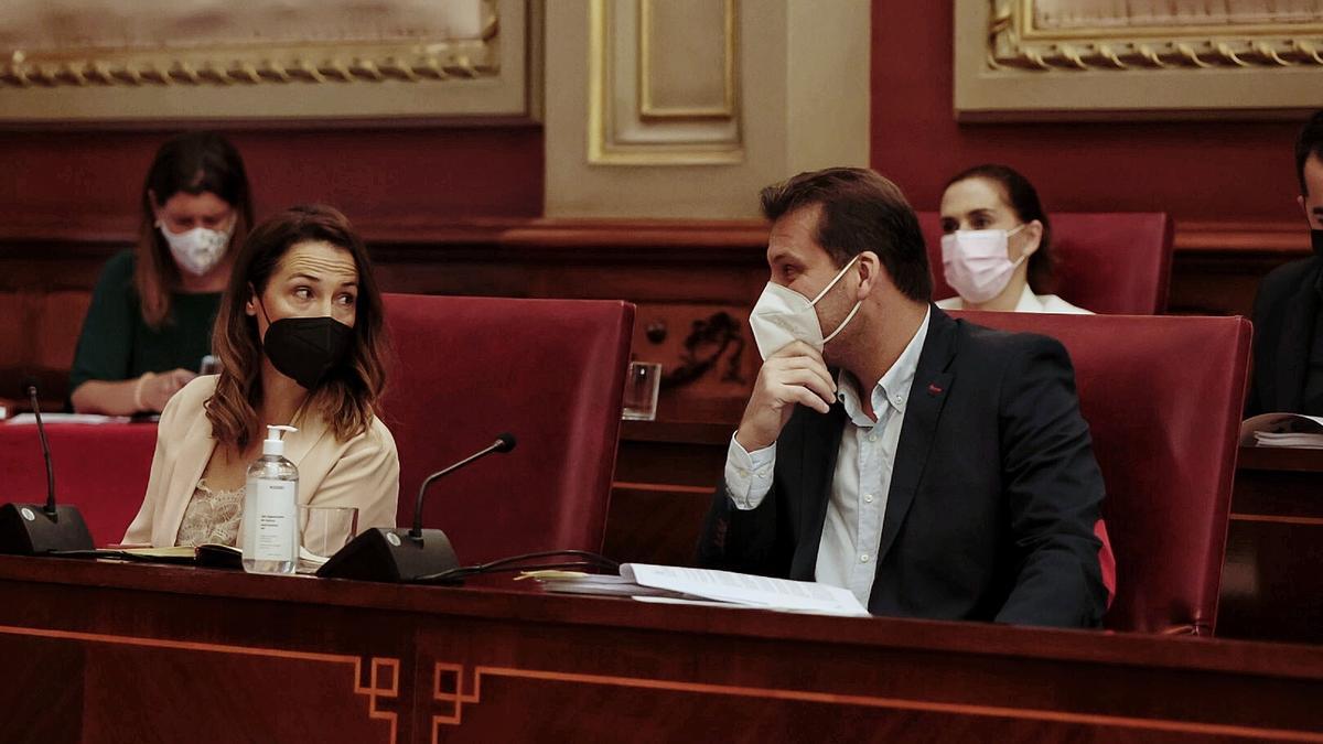 Mirada cómplice entre Patricia Hernández y José Ángel Martín.