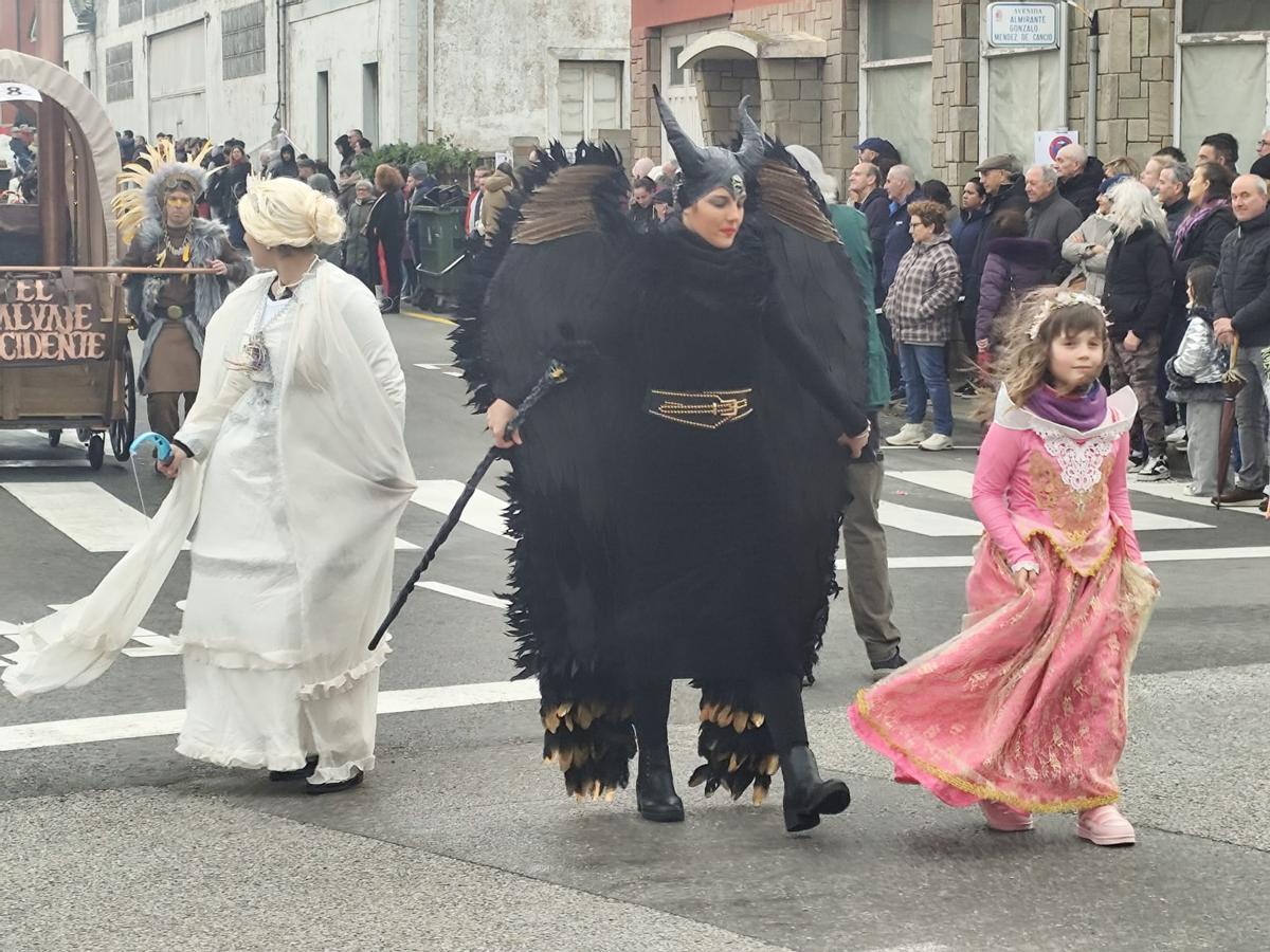 El carnaval de Tapia resiste a pesar de la lluvia
